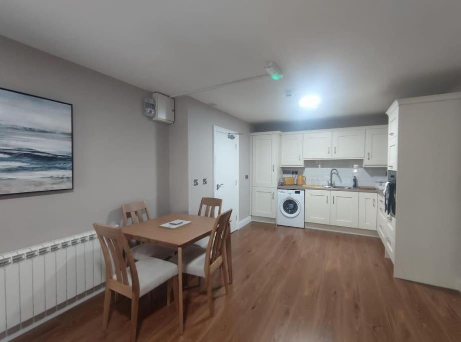 Blacklion Prime Location Apartment Eksteriør billede