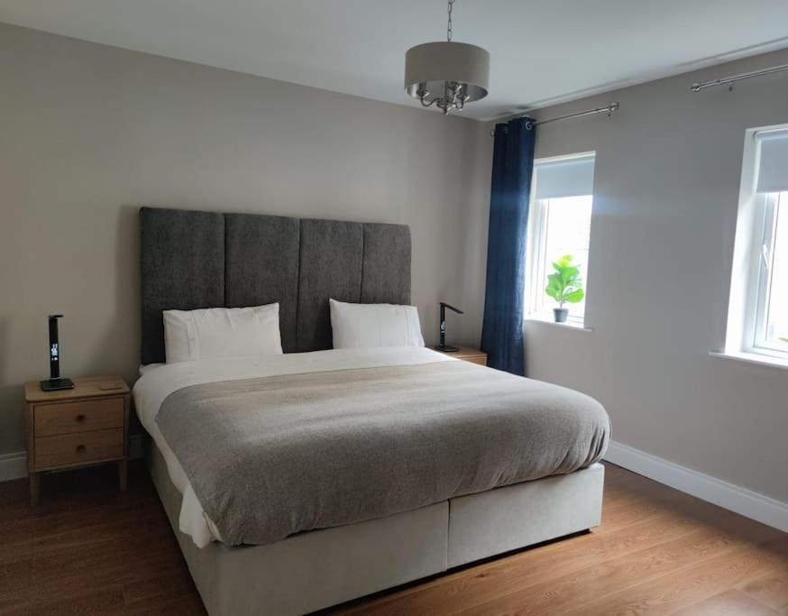 Blacklion Prime Location Apartment Eksteriør billede